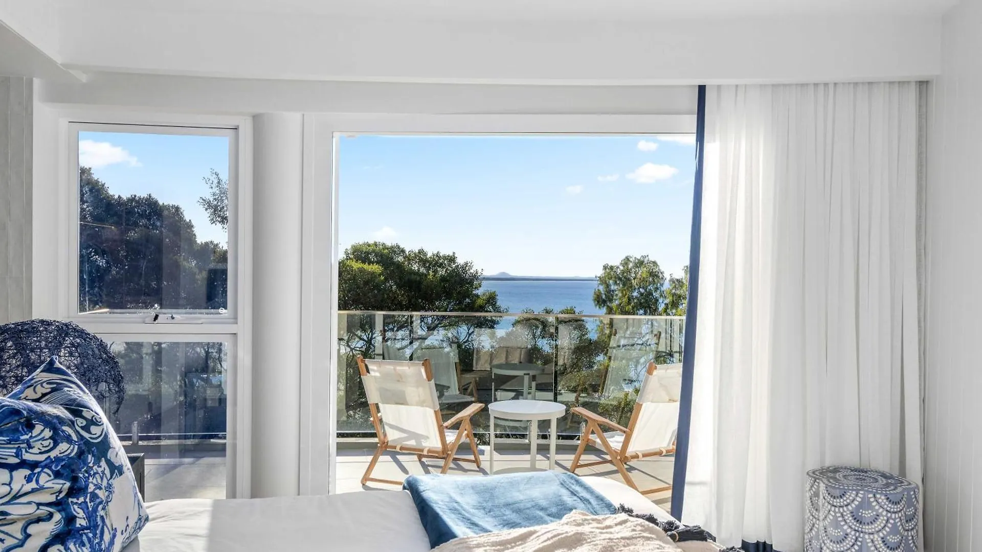 Ferienwohnung Hastings St Gem With Pool, Newly Renovated Noosa Heads Apartment