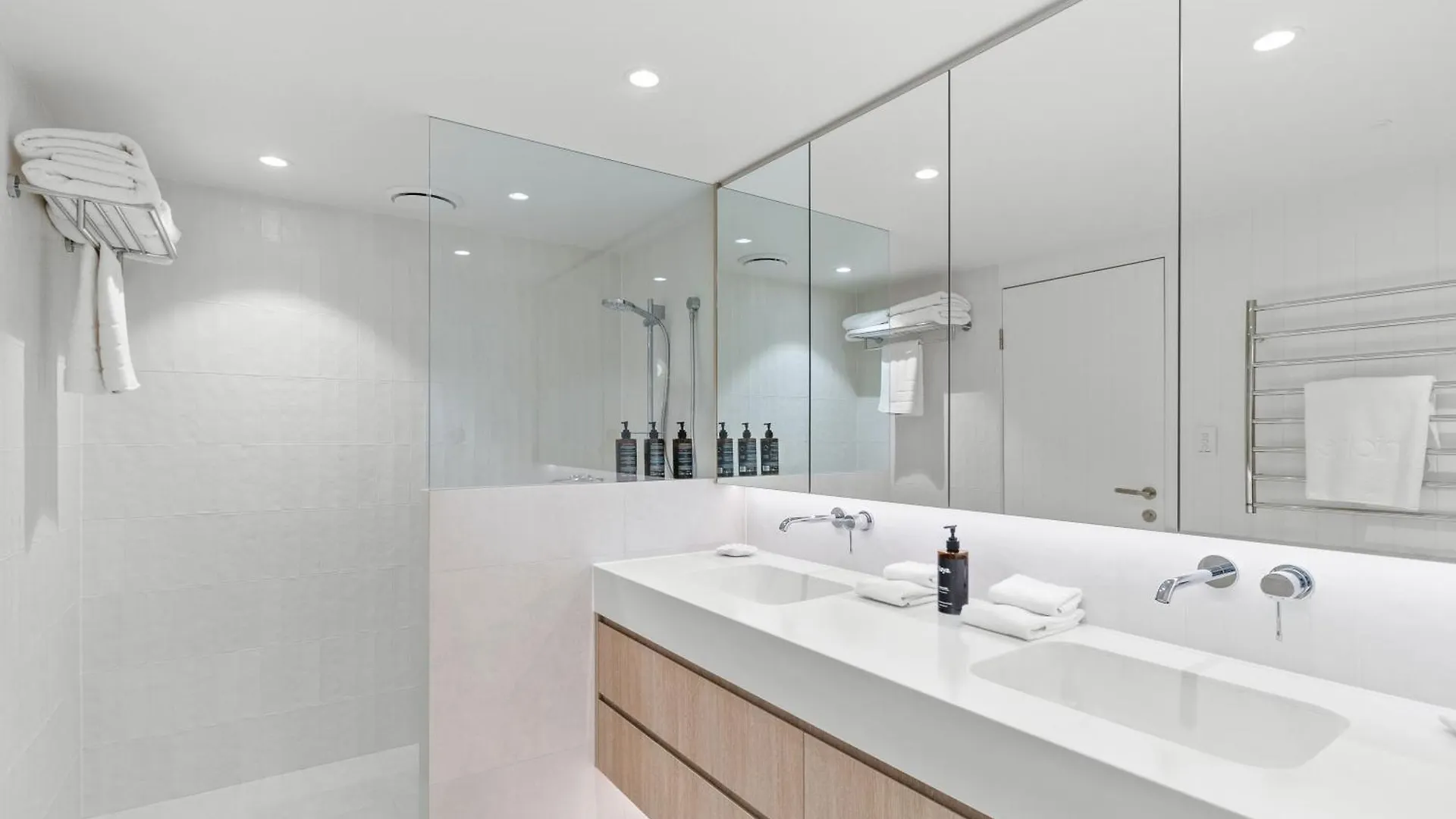 Ferienwohnung Hastings St Gem With Pool, Newly Renovated Noosa Heads 0*,